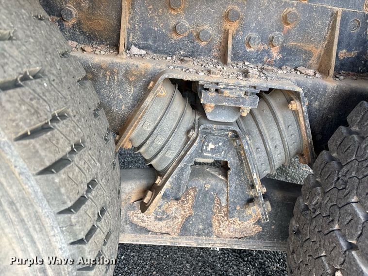 image for item EL5996 2000 International 5500I stone slinger