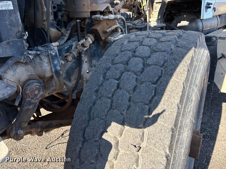 image for item EL5996 2000 International 5500I stone slinger