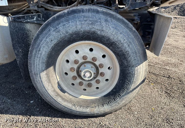 image for item EL5996 2000 International 5500I stone slinger