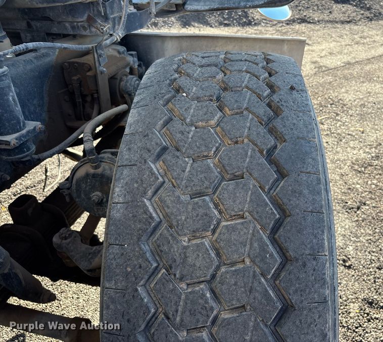 image for item EL5996 2000 International 5500I stone slinger