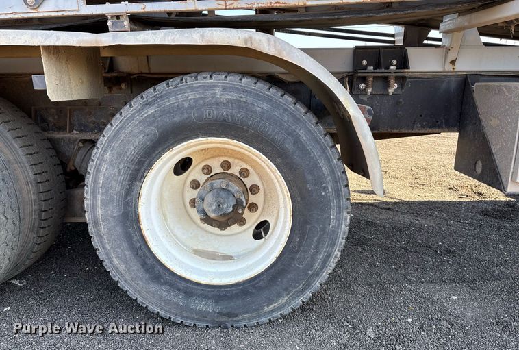 image for item EL5996 2000 International 5500I stone slinger