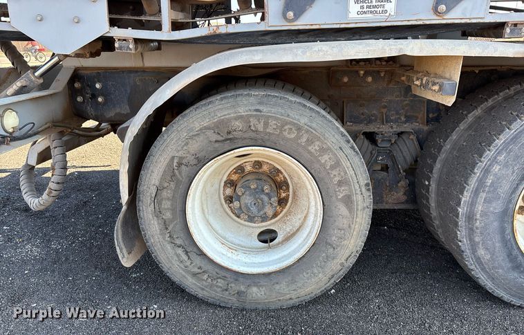 image for item EL5996 2000 International 5500I stone slinger