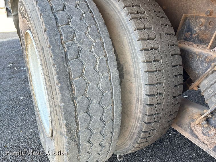 image for item EL5996 2000 International 5500I stone slinger