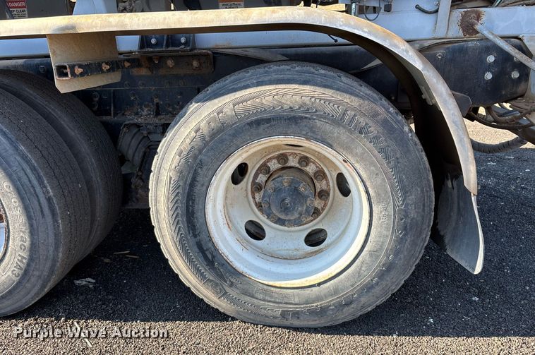 image for item EL5996 2000 International 5500I stone slinger