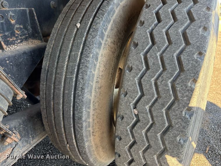 image for item EL5996 2000 International 5500I stone slinger