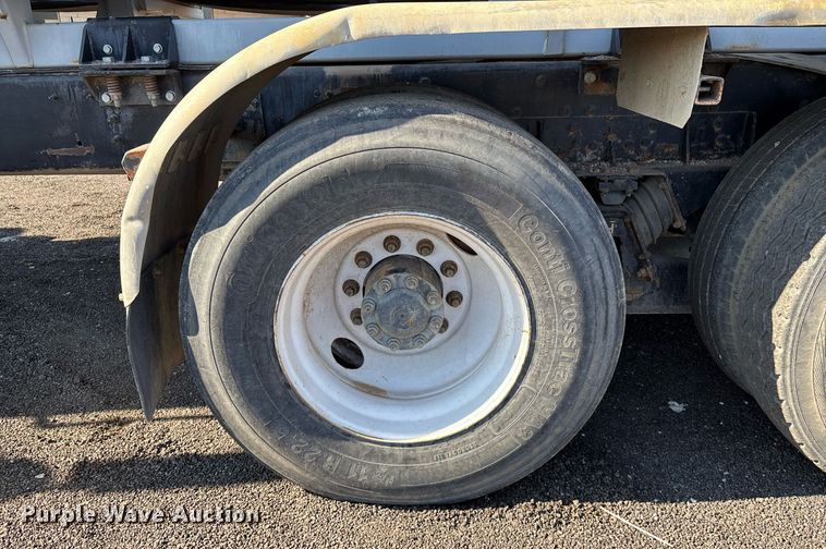 image for item EL5996 2000 International 5500I stone slinger