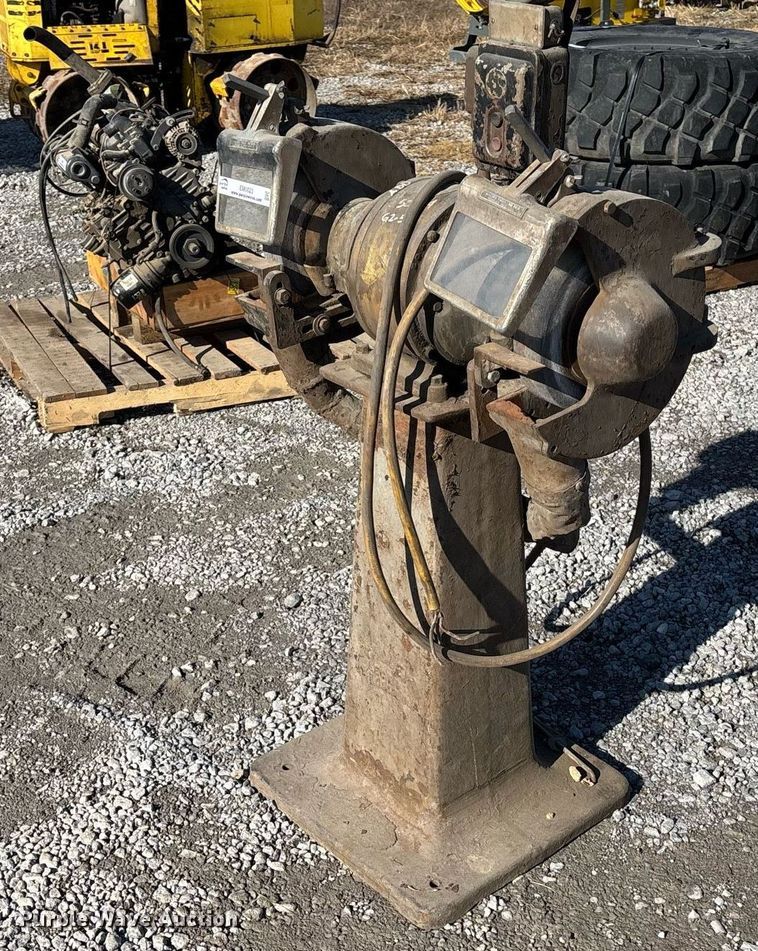 image for item EM0023 Millers Falls 8610 pedestal grinder