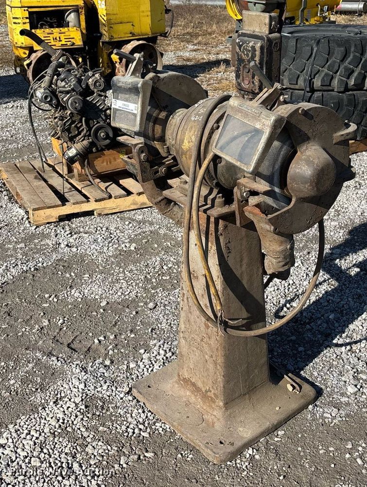 image for item EM0023 Millers Falls 8610 pedestal grinder