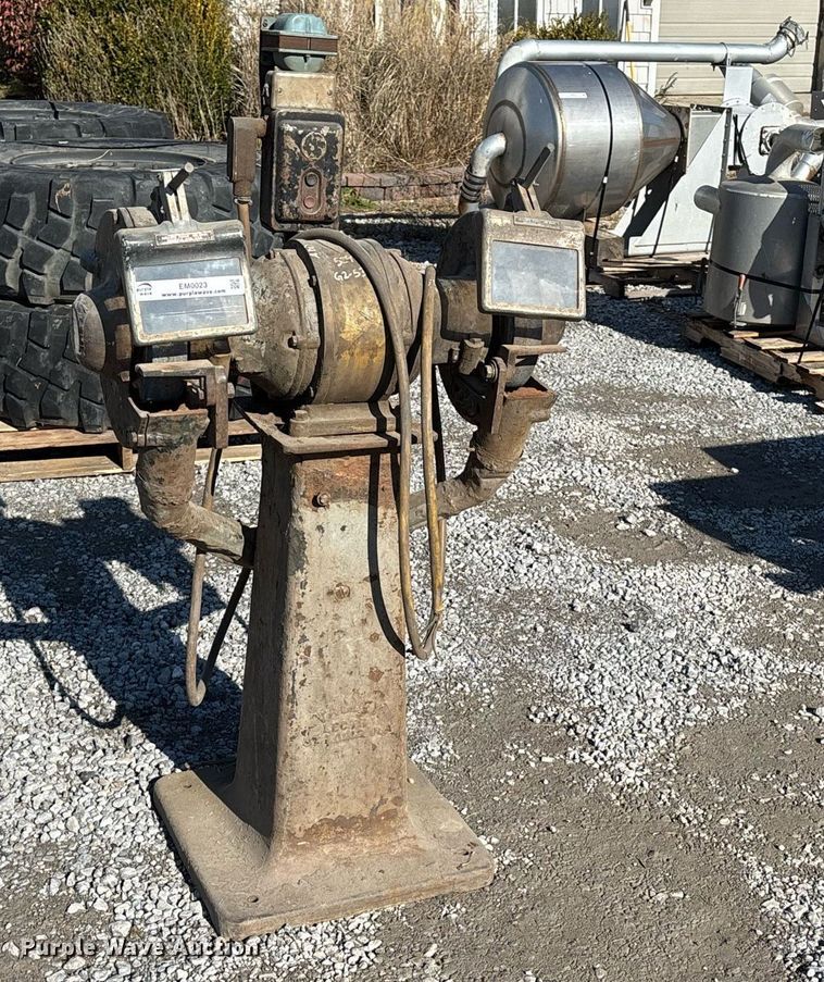 image for item EM0023 Millers Falls 8610 pedestal grinder