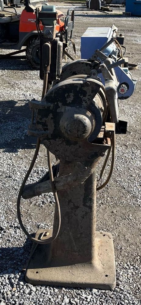 image for item EM0023 Millers Falls 8610 pedestal grinder