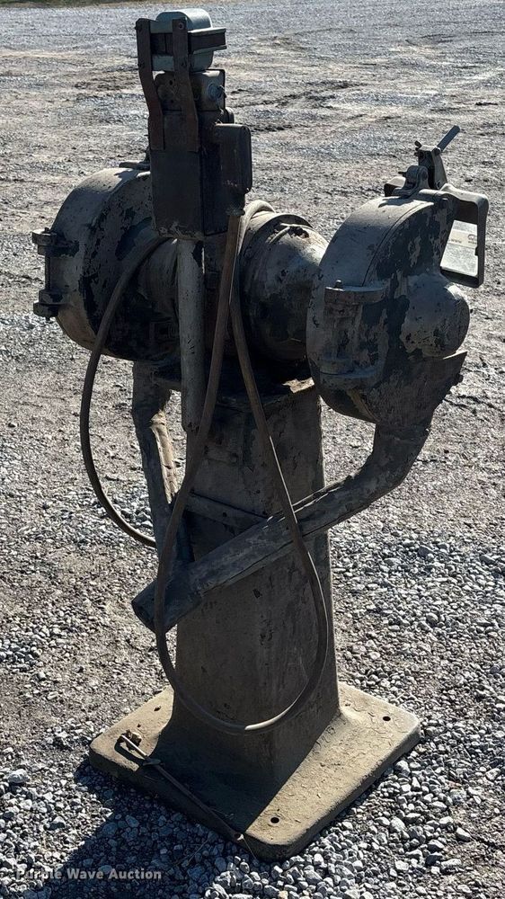 image for item EM0023 Millers Falls 8610 pedestal grinder