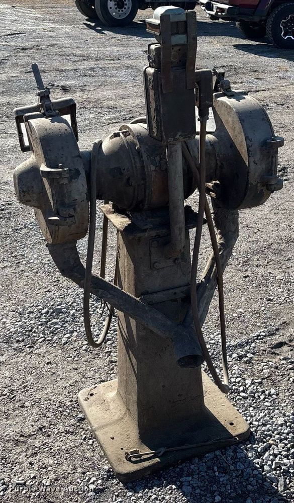 image for item EM0023 Millers Falls 8610 pedestal grinder