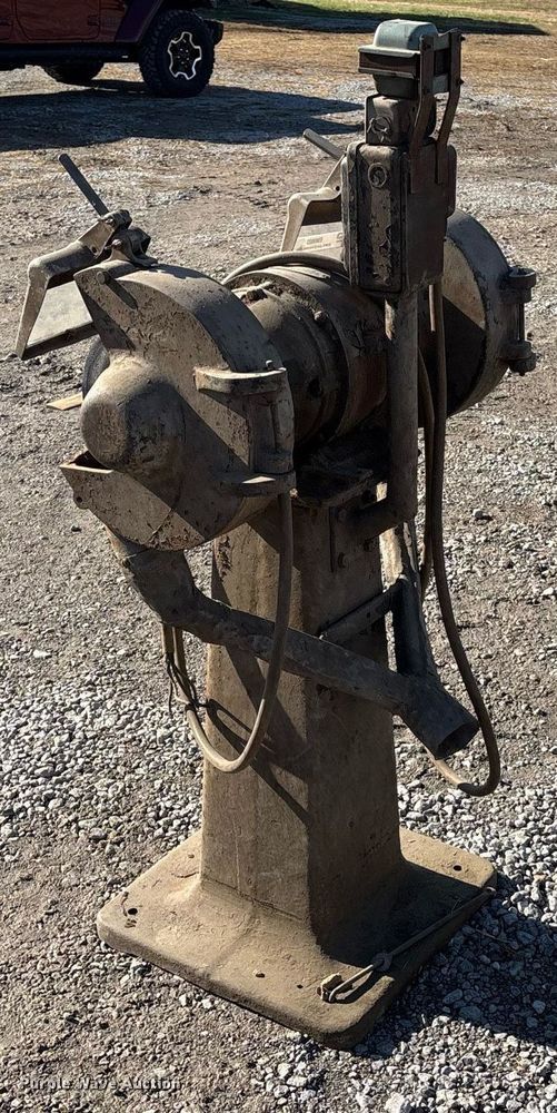 image for item EM0023 Millers Falls 8610 pedestal grinder