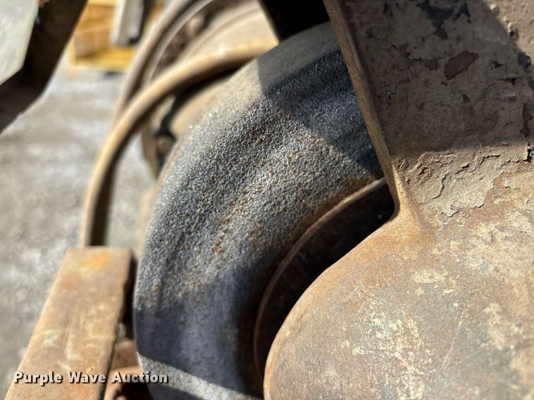 image for item EM0023 Millers Falls 8610 pedestal grinder