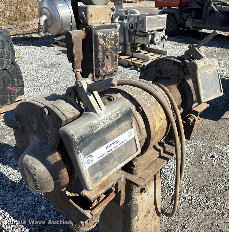 image for item EM0023 Millers Falls 8610 pedestal grinder
