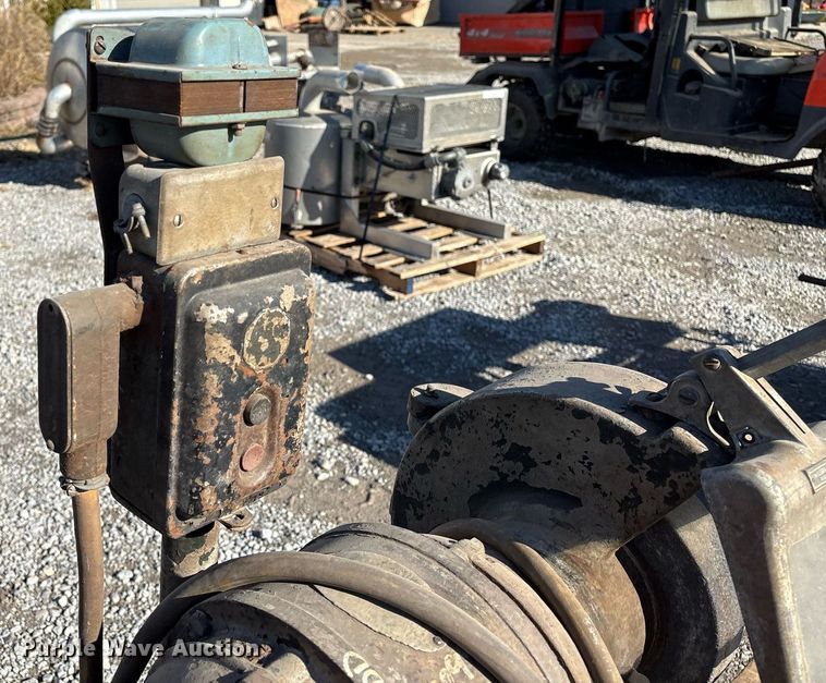 image for item EM0023 Millers Falls 8610 pedestal grinder