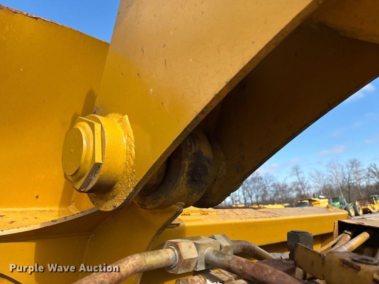 image for item EM0027 2012 John Deere 2112C scraper