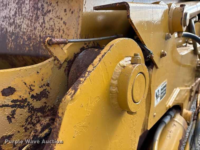 image for item EM0027 2012 John Deere 2112C scraper