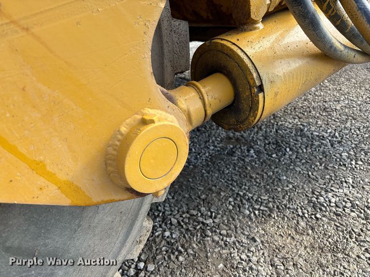 image for item EM0027 2012 John Deere 2112C scraper