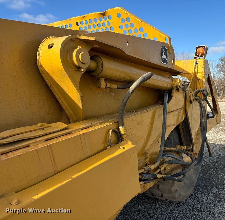 image for item EM0027 2012 John Deere 2112C scraper