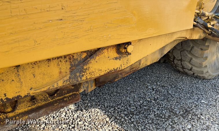 image for item EM0027 2012 John Deere 2112C scraper