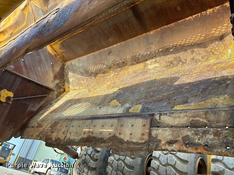 image for item EM0027 2012 John Deere 2112C scraper