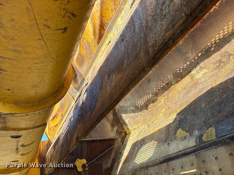 image for item EM0027 2012 John Deere 2112C scraper