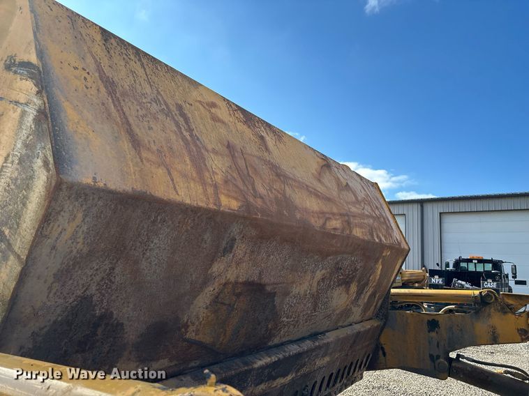 image for item EM0027 2012 John Deere 2112C scraper