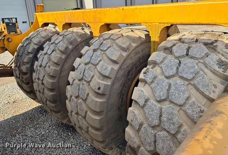 image for item EM0027 2012 John Deere 2112C scraper