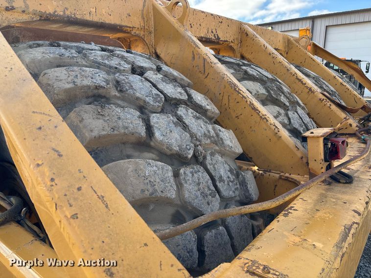 image for item EM0027 2012 John Deere 2112C scraper