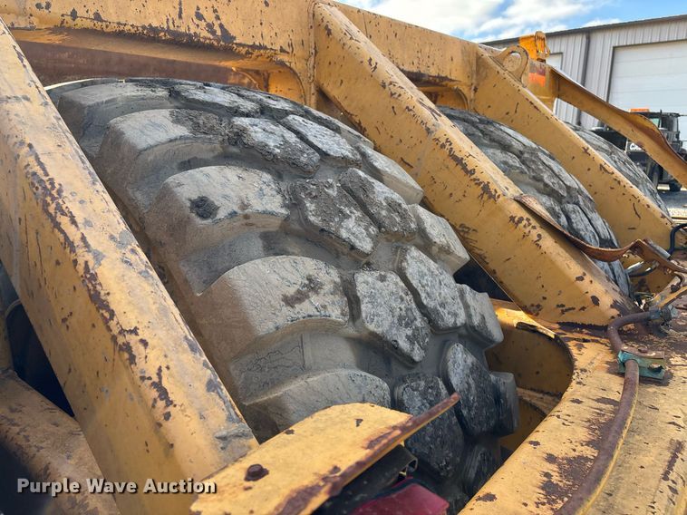 image for item EM0027 2012 John Deere 2112C scraper