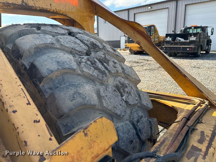 image for item EM0027 2012 John Deere 2112C scraper