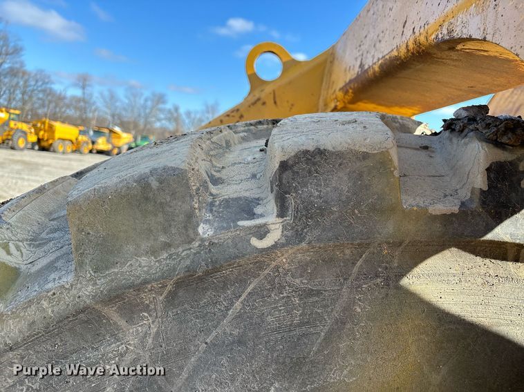 image for item EM0027 2012 John Deere 2112C scraper