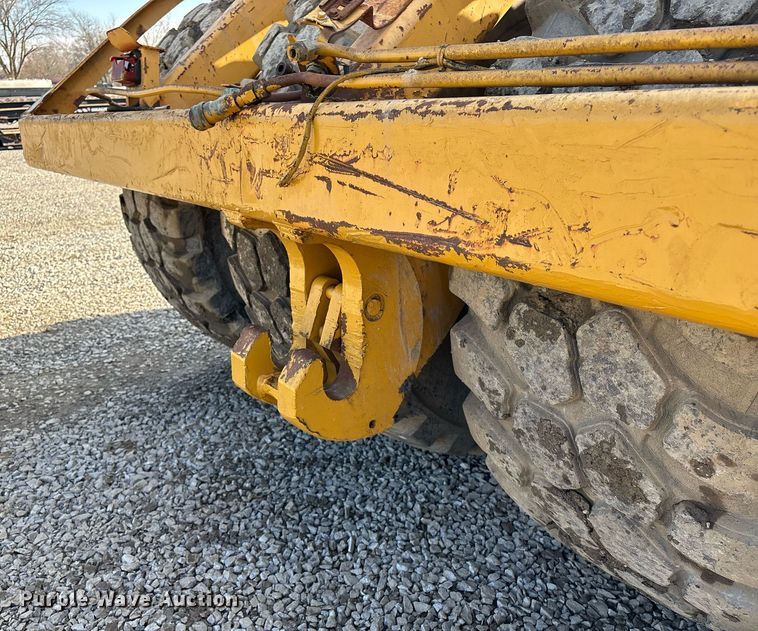 image for item EM0027 2012 John Deere 2112C scraper