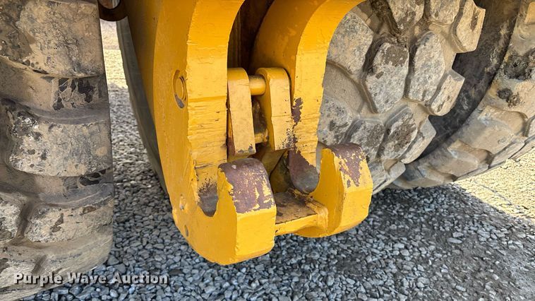 image for item EM0027 2012 John Deere 2112C scraper