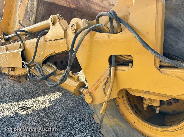 image for item EM0027 2012 John Deere 2112C scraper