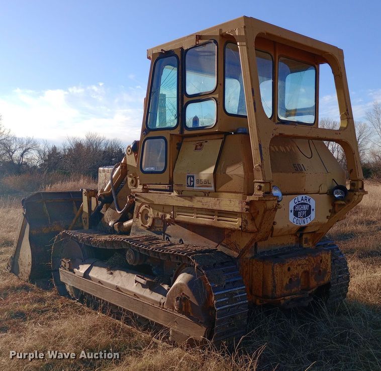 image for item EN8609 1972 Caterpillar  955L track loader