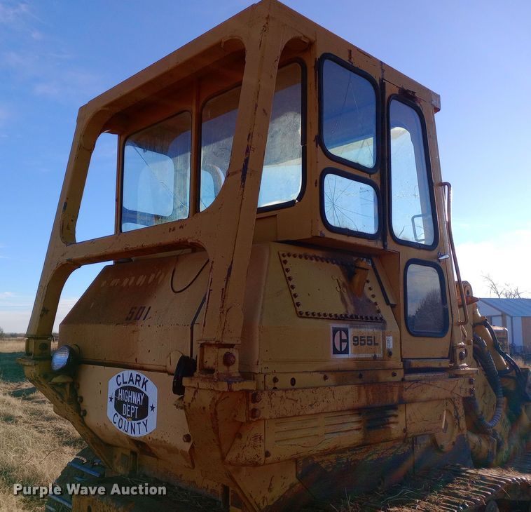 image for item EN8609 1972 Caterpillar  955L track loader