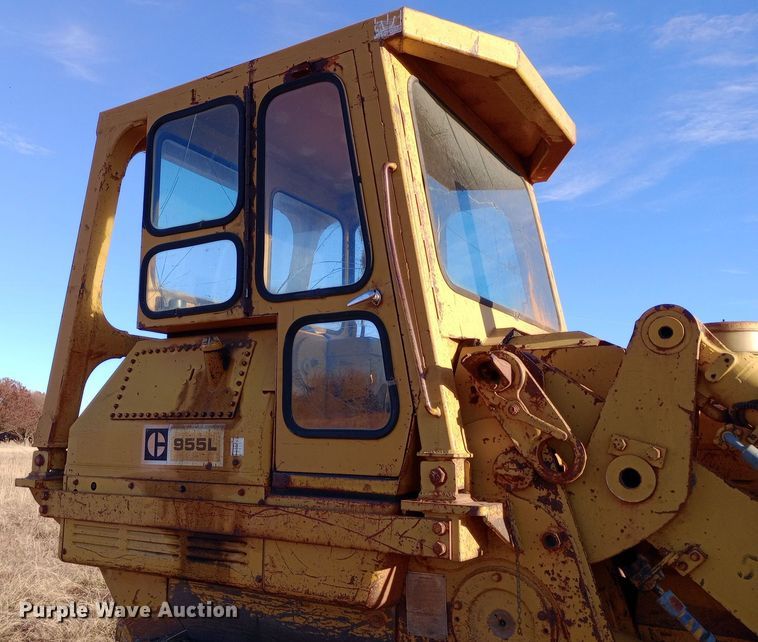 image for item EN8609 1972 Caterpillar  955L track loader