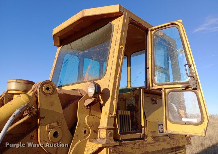 image for item EN8609 1972 Caterpillar  955L track loader