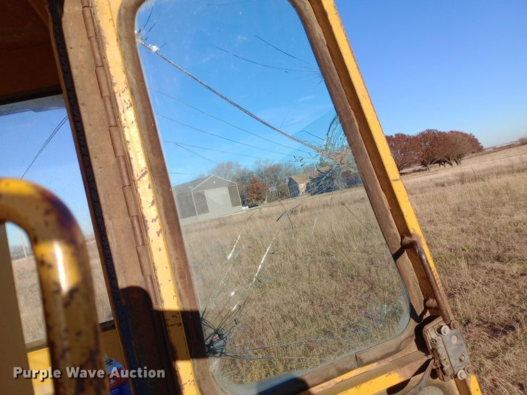 image for item EN8609 1972 Caterpillar  955L track loader