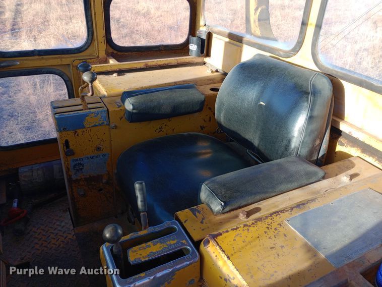 image for item EN8609 1972 Caterpillar  955L track loader