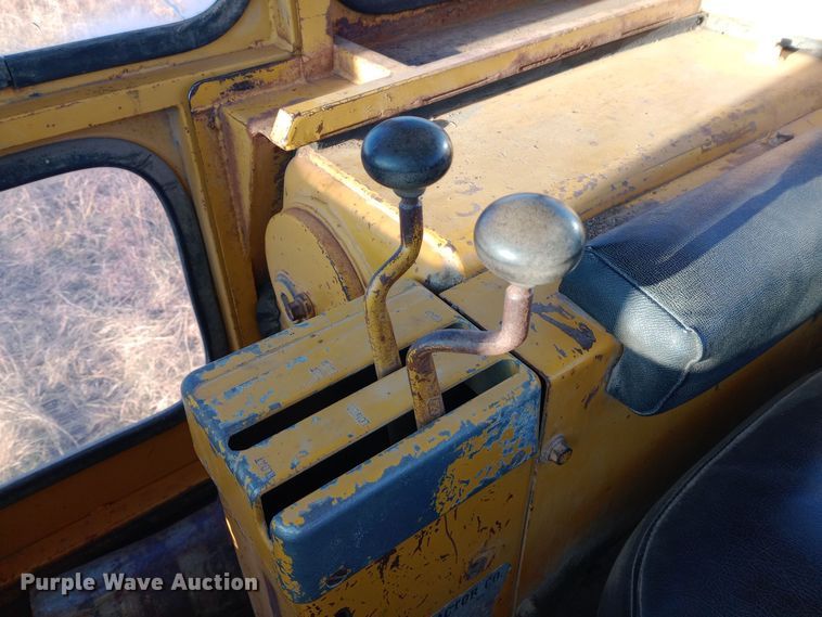 image for item EN8609 1972 Caterpillar  955L track loader