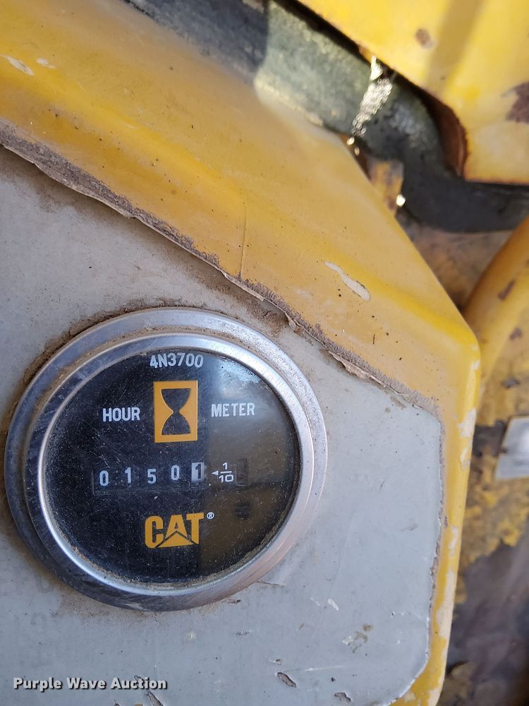 image for item EN8609 1972 Caterpillar  955L track loader