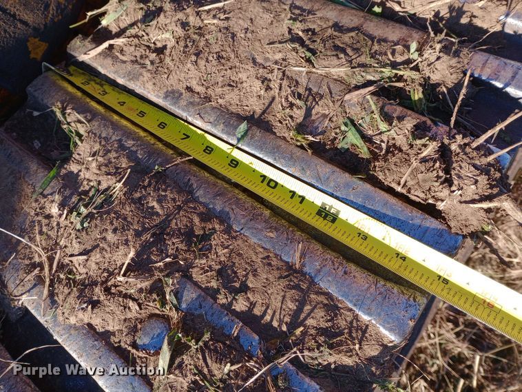 image for item EN8609 1972 Caterpillar  955L track loader