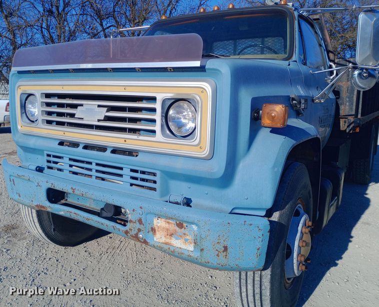 image for item EN8610 1989 Chevrolet  C70 Custom Deluxe dump truck