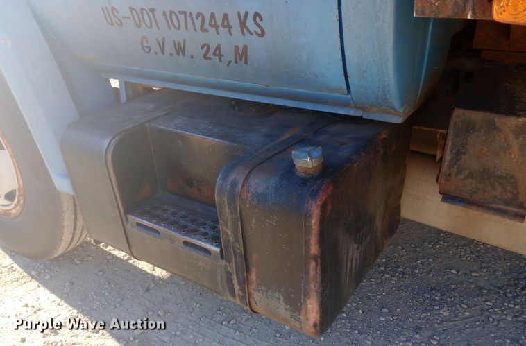 image for item EN8610 1989 Chevrolet  C70 Custom Deluxe dump truck