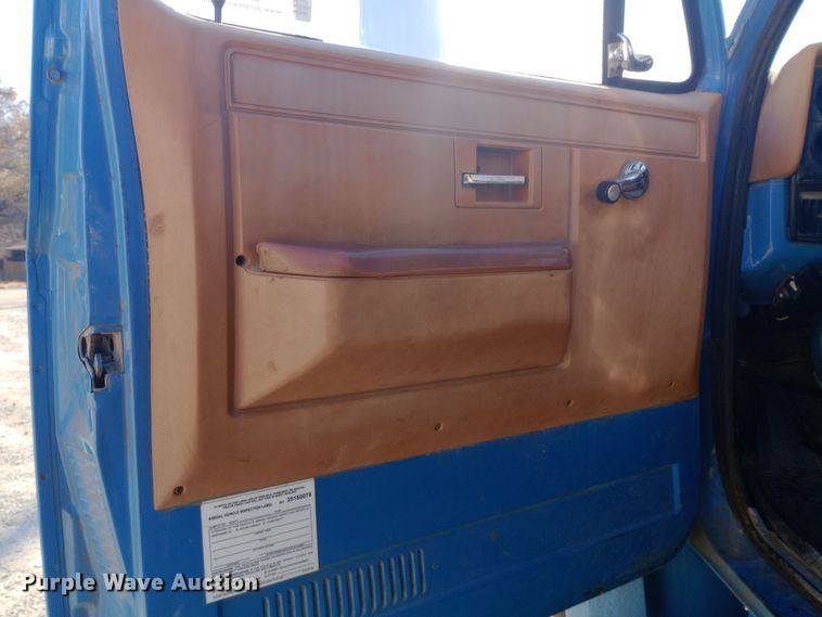 image for item EN8610 1989 Chevrolet  C70 Custom Deluxe dump truck