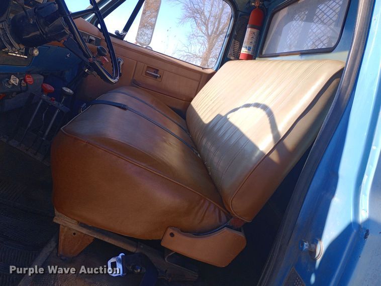 image for item EN8610 1989 Chevrolet  C70 Custom Deluxe dump truck