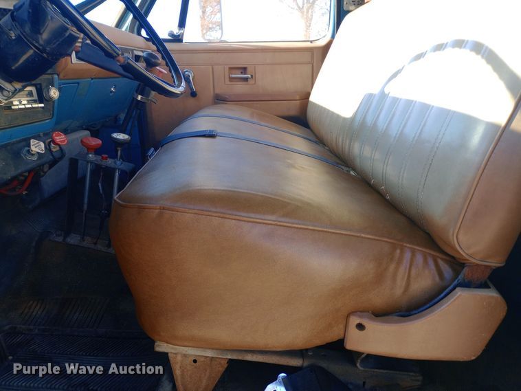 image for item EN8610 1989 Chevrolet  C70 Custom Deluxe dump truck